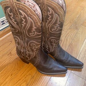 Ariat Size 11 pointed toe boots